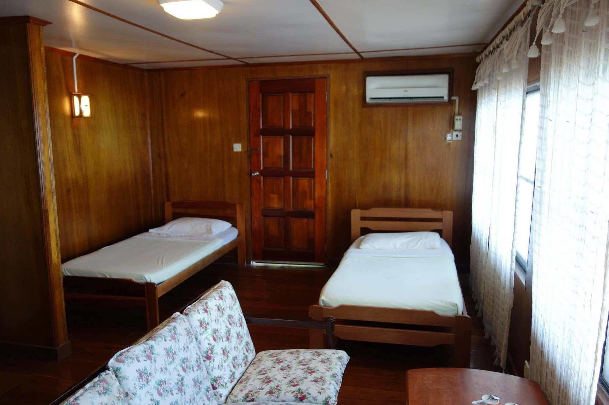 Seaside Travellers Inn Kinarut Bagian luar foto